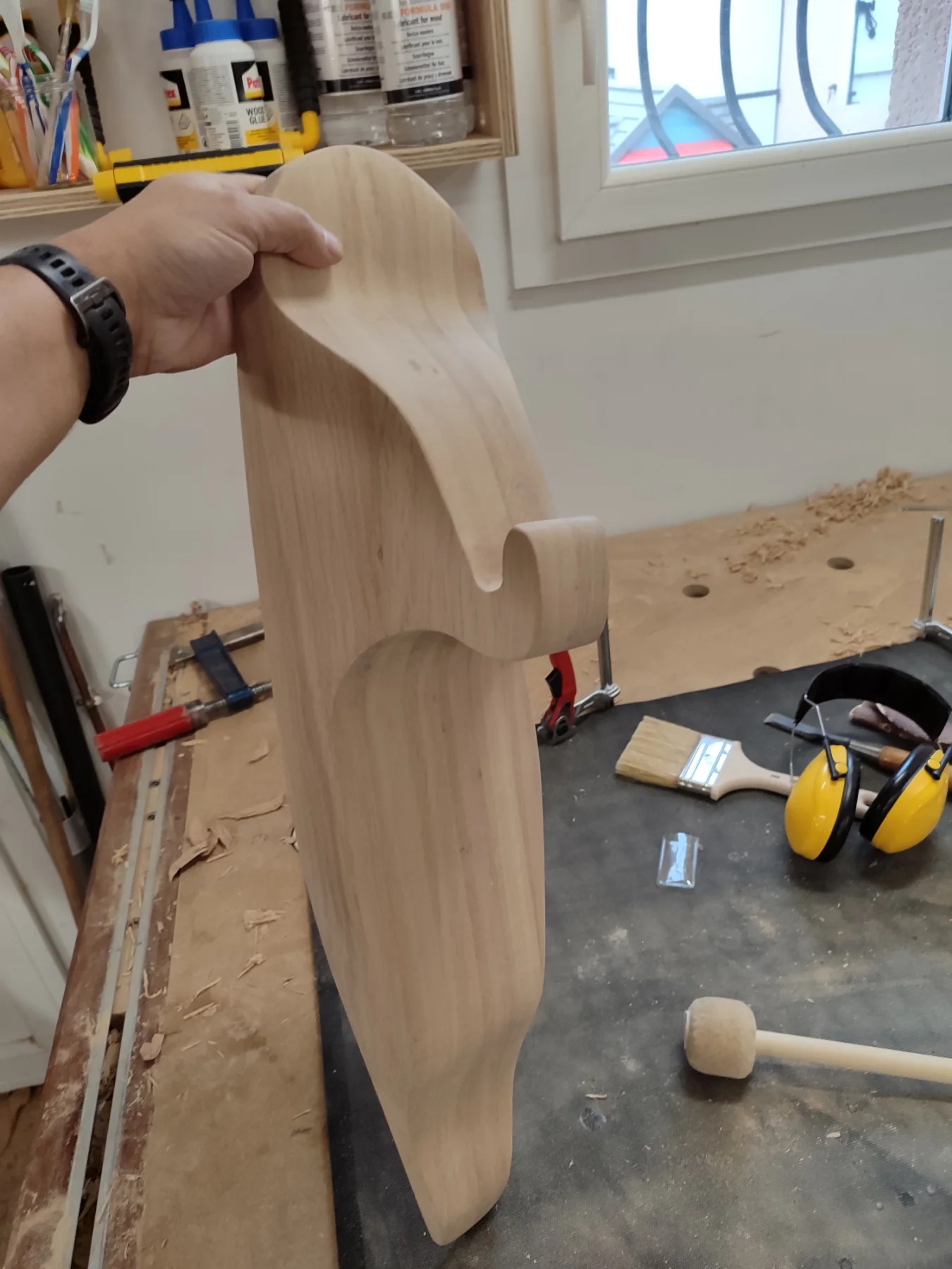 Photographie de la réalisation : Un support de gong pour un mur en arche.