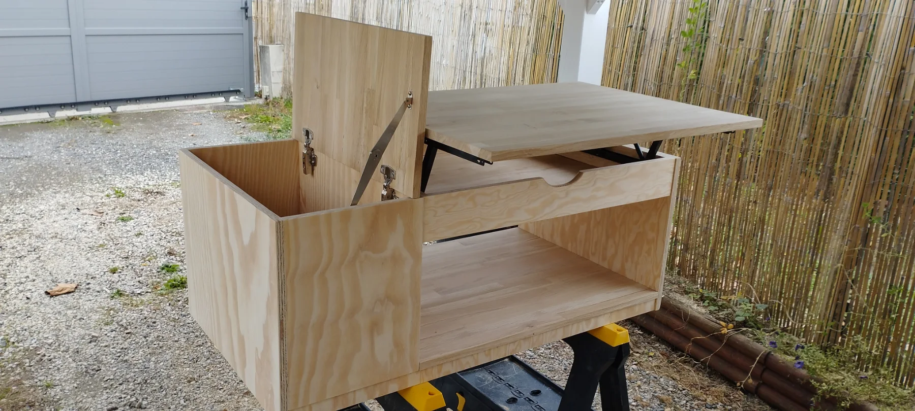 Photographie de la réalisation : Une table basse sur roulettes.