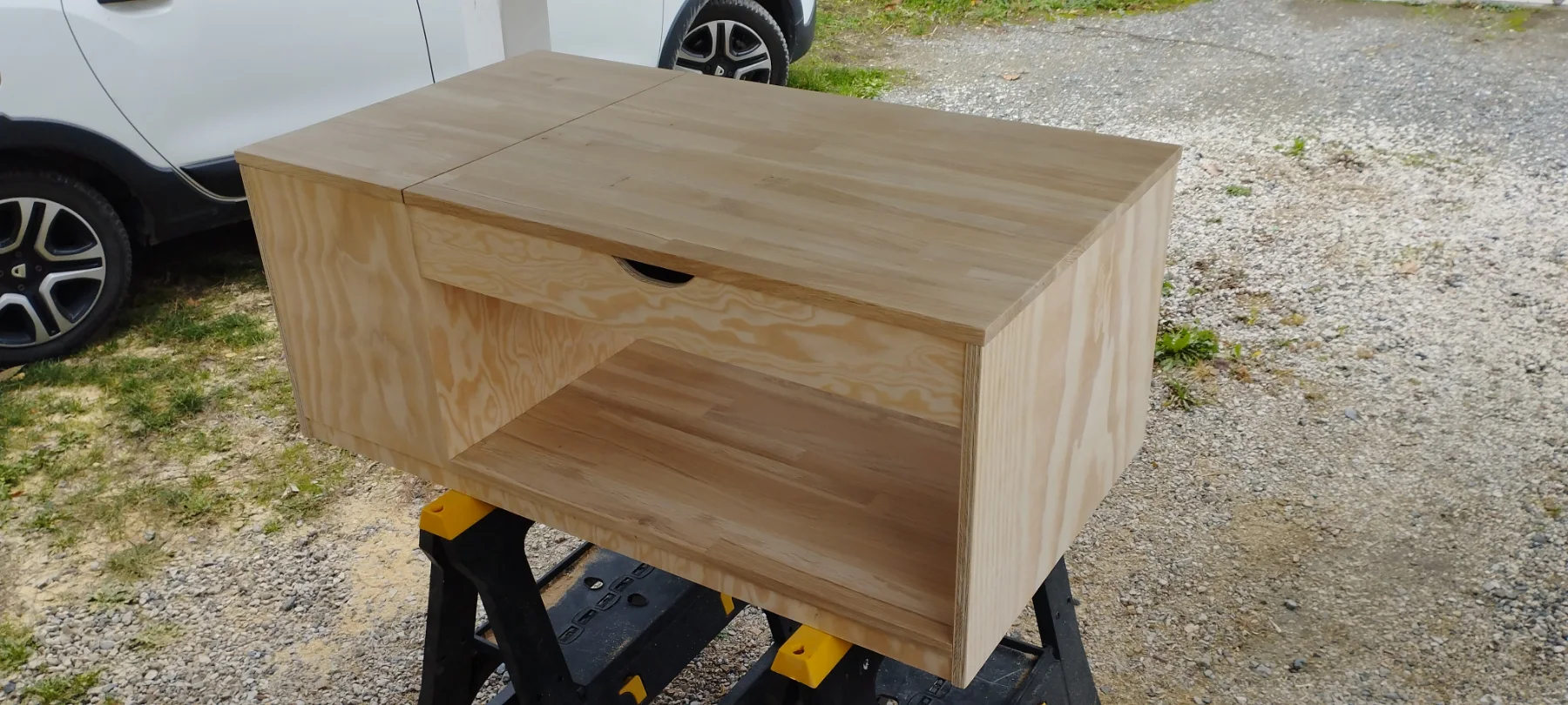 Photographie de la réalisation : Une table basse sur roulettes.