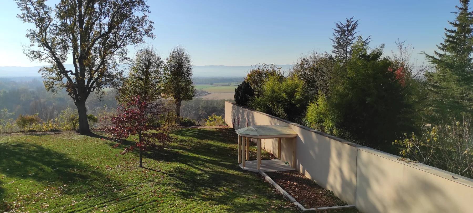 Photographie de la réalisation : Une volière dans une propriété.