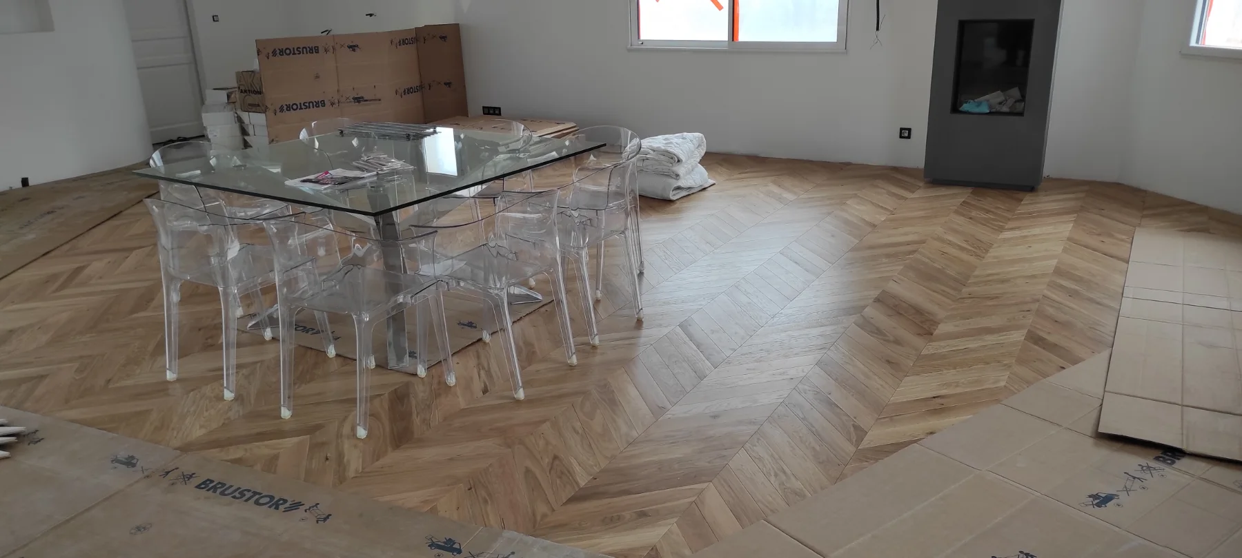 Photographie de la réalisation : Parquet pointe de Hongrie et escalier.