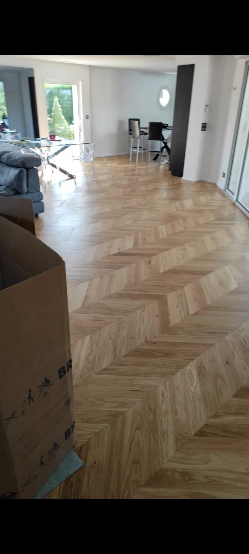 Photographie de la réalisation : Parquet pointe de Hongrie et escalier.
