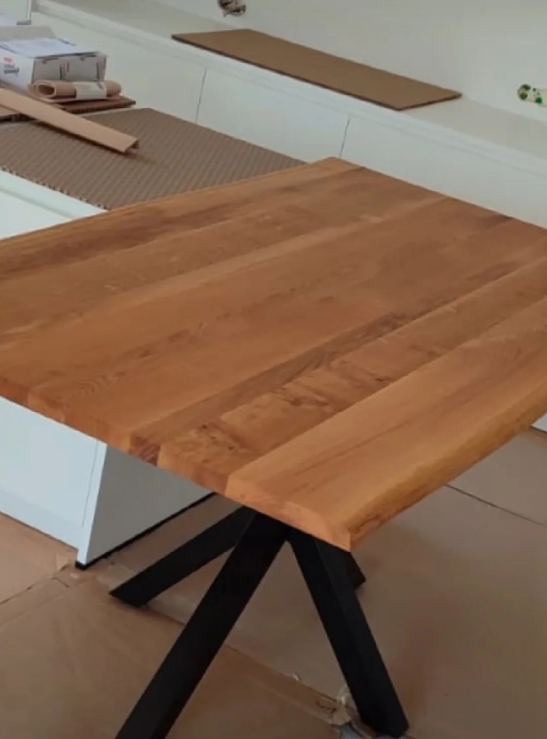 Photographie de la réalisation : Table en chêne massif.